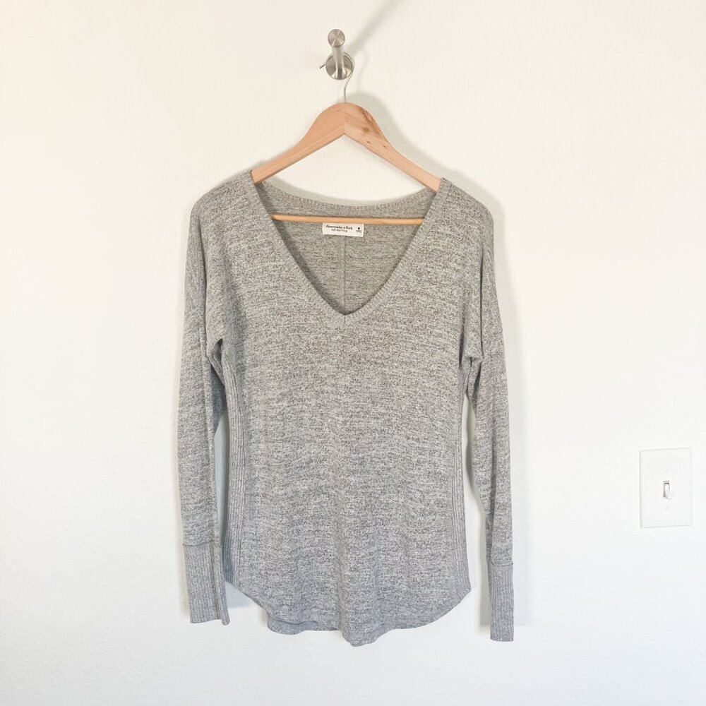Abercrombie and Fitch Soft and Cozy Long Sleeve v-neck heather grey top Size M